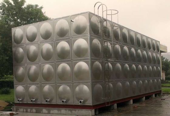 Réservoir d'eau en acier inoxydable de 120 tonnes avec eau propre et matériel de résines