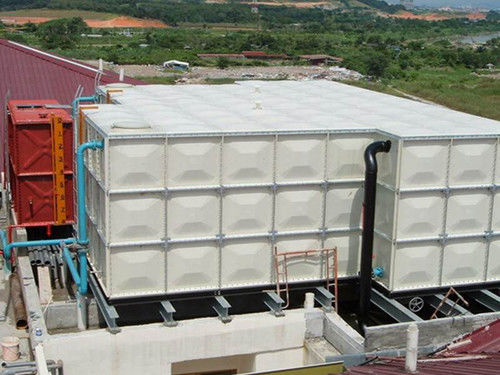 Fermes 100m3 réservoir d'eau en fibre de verre avec une haute productivité 50000L/heure d'efficacité