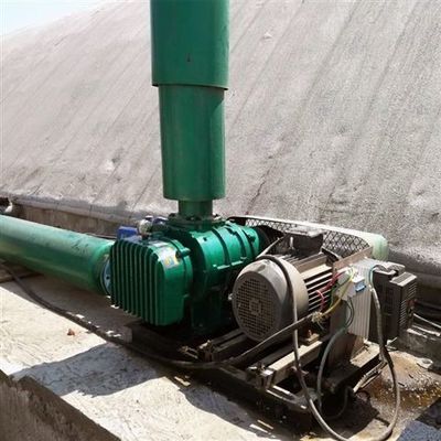 Un petit stock de 15 chevaux modèle 100 souffleur à racines à trois lobes avec calibre 50-200A