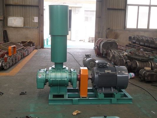 Un petit stock de 15 chevaux modèle 100 souffleur à racines à trois lobes avec calibre 50-200A